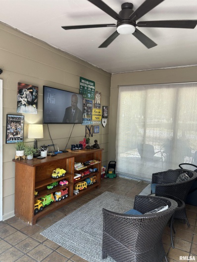 37 WESTWOOD Lane, Murphysboro, Illinois 62966, 4 Bedrooms Bedrooms, 0 ,3 BathroomsBathrooms,Residential,For Sale,WESTWOOD,0,RMAEB460451