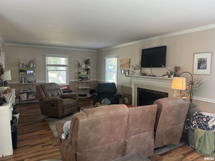 37 WESTWOOD Lane, Murphysboro, Illinois 62966, 4 Bedrooms Bedrooms, 0 ,3 BathroomsBathrooms,Residential,For Sale,WESTWOOD,0,RMAEB460451