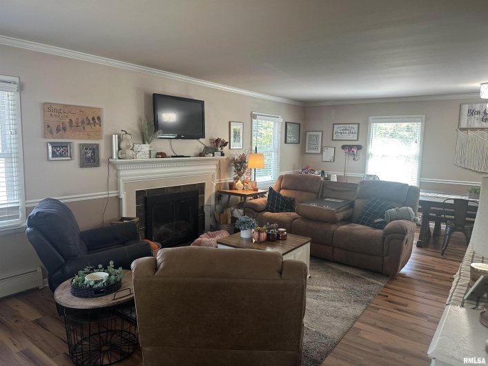 37 WESTWOOD Lane, Murphysboro, Illinois 62966, 4 Bedrooms Bedrooms, 0 ,3 BathroomsBathrooms,Residential,For Sale,WESTWOOD,0,RMAEB460451