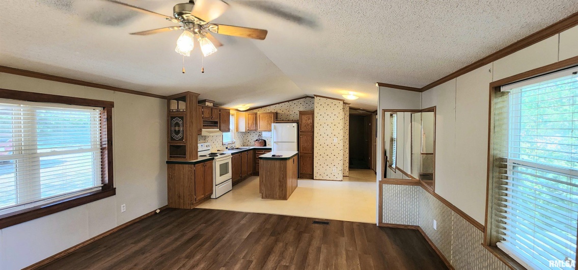 210 Old Plank Road, Chester, Illinois 62233, 3 Bedrooms Bedrooms, 0 ,2 BathroomsBathrooms,Manufactured In Park,For Sale,Old Plank,0,RMAEB460038