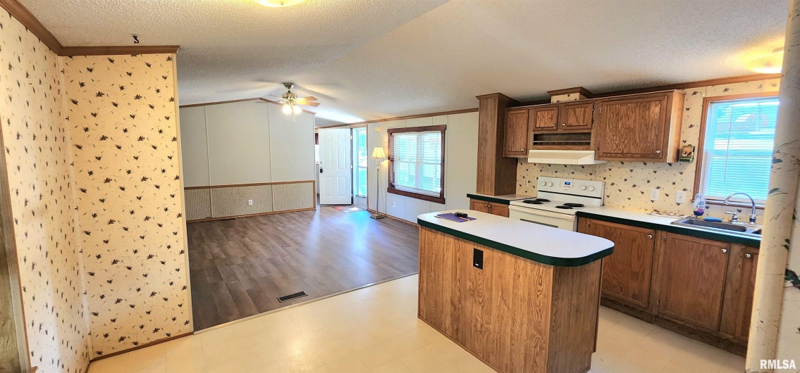 210 Old Plank Road, Chester, Illinois 62233, 3 Bedrooms Bedrooms, 0 ,2 BathroomsBathrooms,Manufactured In Park,For Sale,Old Plank,0,RMAEB460038