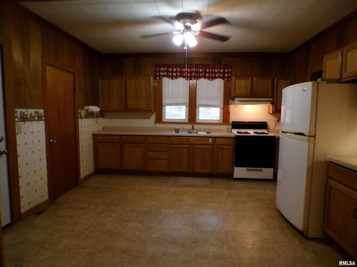 331 MINNIE Avenue, Tilden, Illinois 62292, 2 Bedrooms Bedrooms, 0 ,1 BathroomBathrooms,Residential,For Sale,MINNIE,0,RMAEB460454