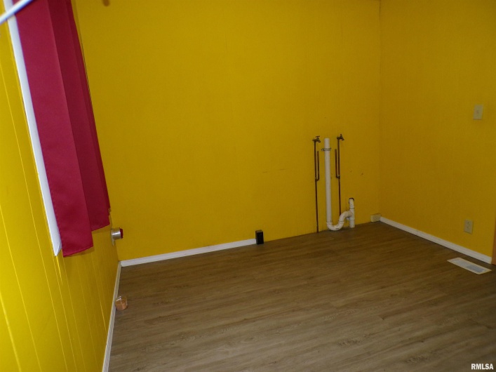 331 MINNIE Avenue, Tilden, Illinois 62292, 2 Bedrooms Bedrooms, 0 ,1 BathroomBathrooms,Residential,For Sale,MINNIE,0,RMAEB460454