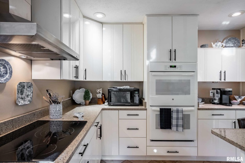 402 Majestic Oak Drive, Murphysboro, Illinois 62966, 4 Bedrooms Bedrooms, 0 ,3 BathroomsBathrooms,Residential,For Sale,Majestic Oak,0,RMAQC4269333