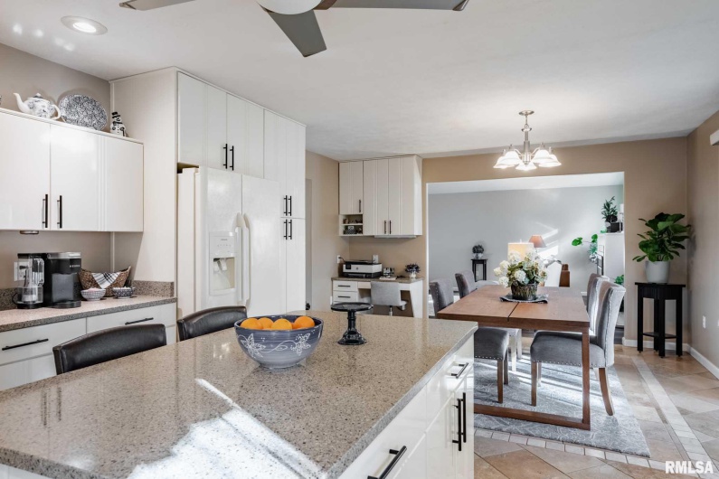 402 Majestic Oak Drive, Murphysboro, Illinois 62966, 4 Bedrooms Bedrooms, 0 ,3 BathroomsBathrooms,Residential,For Sale,Majestic Oak,0,RMAQC4269333