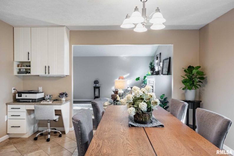 402 Majestic Oak Drive, Murphysboro, Illinois 62966, 4 Bedrooms Bedrooms, 0 ,3 BathroomsBathrooms,Residential,For Sale,Majestic Oak,0,RMAQC4269333