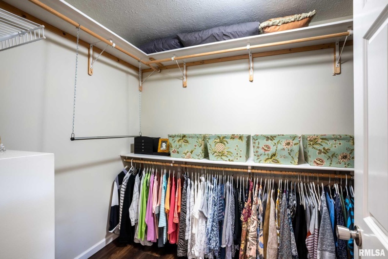 402 Majestic Oak Drive, Murphysboro, Illinois 62966, 4 Bedrooms Bedrooms, 0 ,3 BathroomsBathrooms,Residential,For Sale,Majestic Oak,0,RMAQC4269333