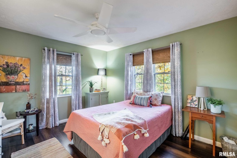 402 Majestic Oak Drive, Murphysboro, Illinois 62966, 4 Bedrooms Bedrooms, 0 ,3 BathroomsBathrooms,Residential,For Sale,Majestic Oak,0,RMAQC4269333