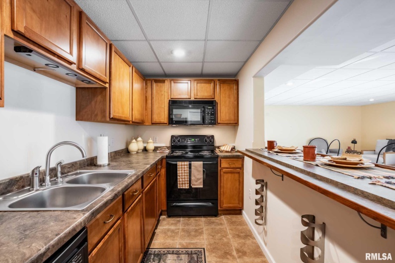 402 Majestic Oak Drive, Murphysboro, Illinois 62966, 4 Bedrooms Bedrooms, 0 ,3 BathroomsBathrooms,Residential,For Sale,Majestic Oak,0,RMAQC4269333