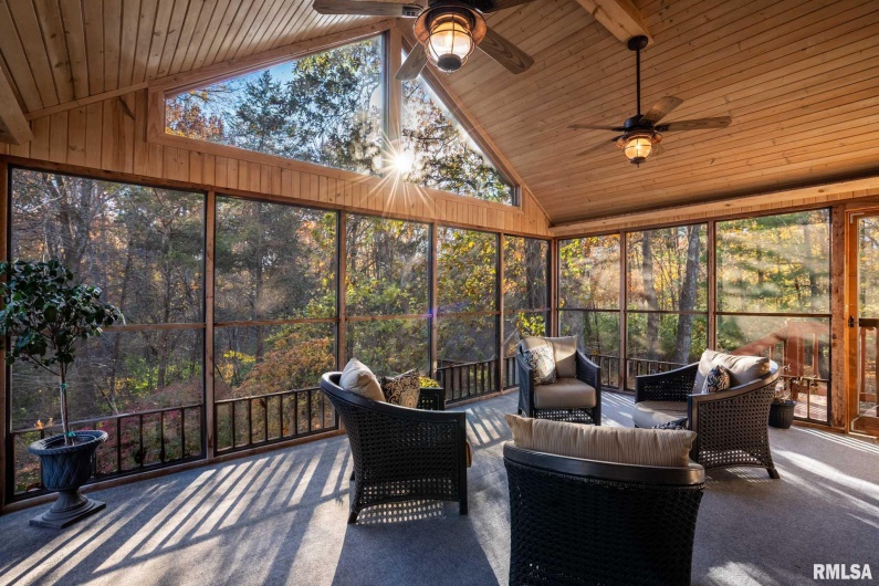 402 Majestic Oak Drive, Murphysboro, Illinois 62966, 4 Bedrooms Bedrooms, 0 ,3 BathroomsBathrooms,Residential,For Sale,Majestic Oak,0,RMAQC4269333