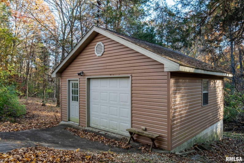 402 Majestic Oak Drive, Murphysboro, Illinois 62966, 4 Bedrooms Bedrooms, 0 ,3 BathroomsBathrooms,Residential,For Sale,Majestic Oak,0,RMAQC4269333