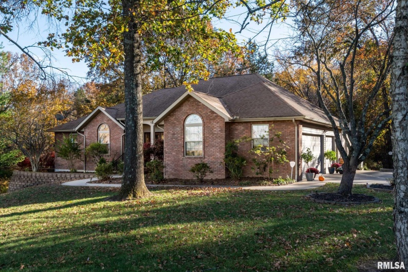 402 Majestic Oak Drive, Murphysboro, Illinois 62966, 4 Bedrooms Bedrooms, 0 ,3 BathroomsBathrooms,Residential,For Sale,Majestic Oak,0,RMAQC4269333