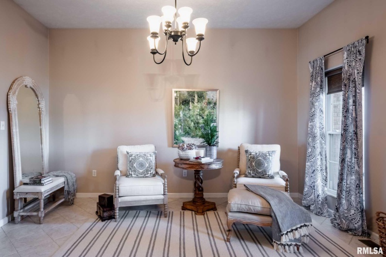 402 Majestic Oak Drive, Murphysboro, Illinois 62966, 4 Bedrooms Bedrooms, 0 ,3 BathroomsBathrooms,Residential,For Sale,Majestic Oak,0,RMAQC4269333