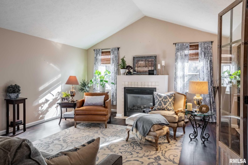 402 Majestic Oak Drive, Murphysboro, Illinois 62966, 4 Bedrooms Bedrooms, 0 ,3 BathroomsBathrooms,Residential,For Sale,Majestic Oak,0,RMAQC4269333