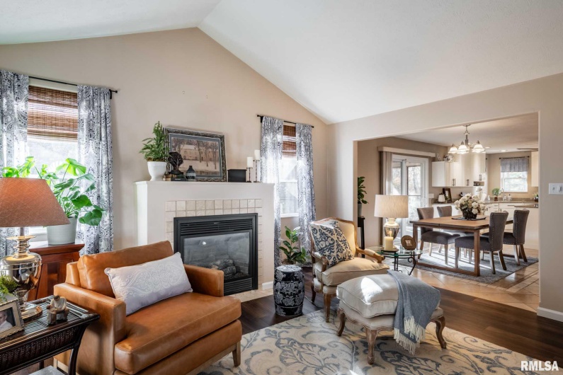 402 Majestic Oak Drive, Murphysboro, Illinois 62966, 4 Bedrooms Bedrooms, 0 ,3 BathroomsBathrooms,Residential,For Sale,Majestic Oak,0,RMAQC4269333