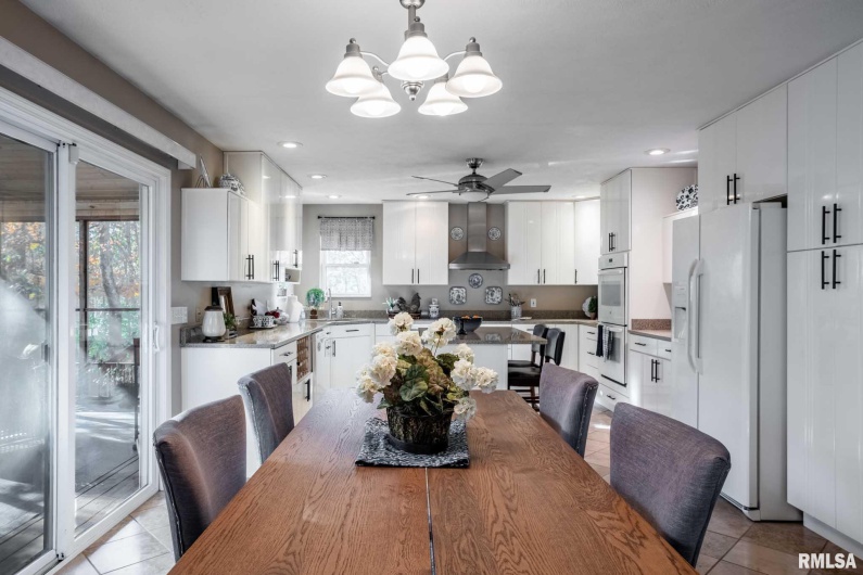 402 Majestic Oak Drive, Murphysboro, Illinois 62966, 4 Bedrooms Bedrooms, 0 ,3 BathroomsBathrooms,Residential,For Sale,Majestic Oak,0,RMAQC4269333