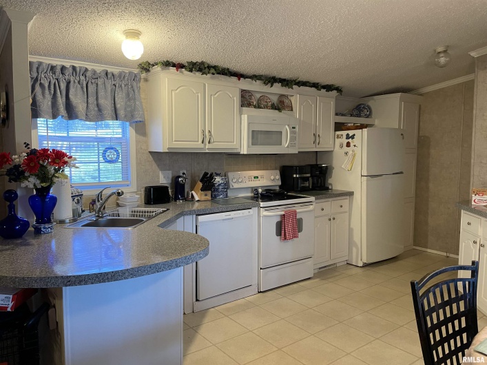 557 TWIN OAKS Drive, Cobden, Illinois 62920, 3 Bedrooms Bedrooms, 0 ,2 BathroomsBathrooms,Residential,For Sale,TWIN OAKS,0,RMAEB460456