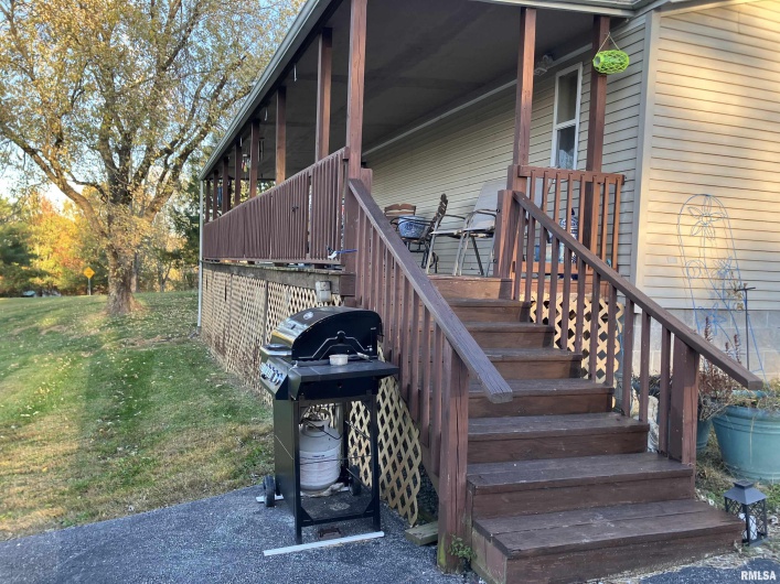 557 TWIN OAKS Drive, Cobden, Illinois 62920, 3 Bedrooms Bedrooms, 0 ,2 BathroomsBathrooms,Residential,For Sale,TWIN OAKS,0,RMAEB460456