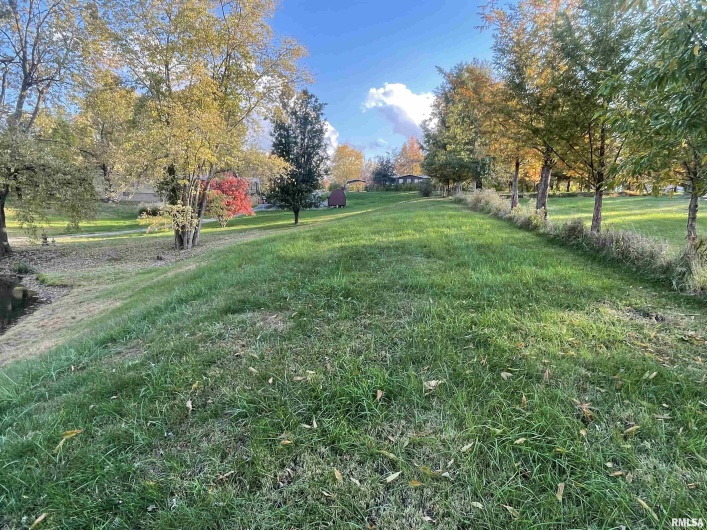 557 TWIN OAKS Drive, Cobden, Illinois 62920, 3 Bedrooms Bedrooms, 0 ,2 BathroomsBathrooms,Residential,For Sale,TWIN OAKS,0,RMAEB460456