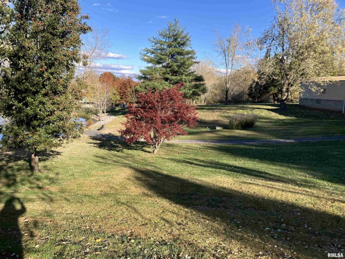 557 TWIN OAKS Drive, Cobden, Illinois 62920, 3 Bedrooms Bedrooms, 0 ,2 BathroomsBathrooms,Residential,For Sale,TWIN OAKS,0,RMAEB460456