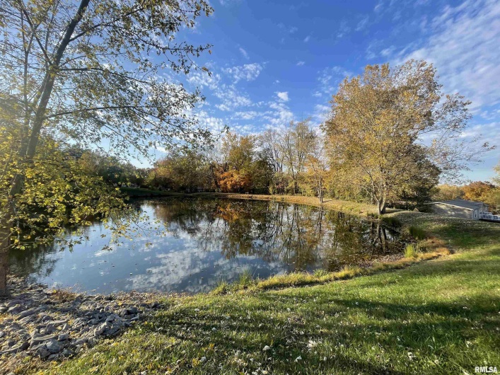 557 TWIN OAKS Drive, Cobden, Illinois 62920, 3 Bedrooms Bedrooms, 0 ,2 BathroomsBathrooms,Residential,For Sale,TWIN OAKS,0,RMAEB460456