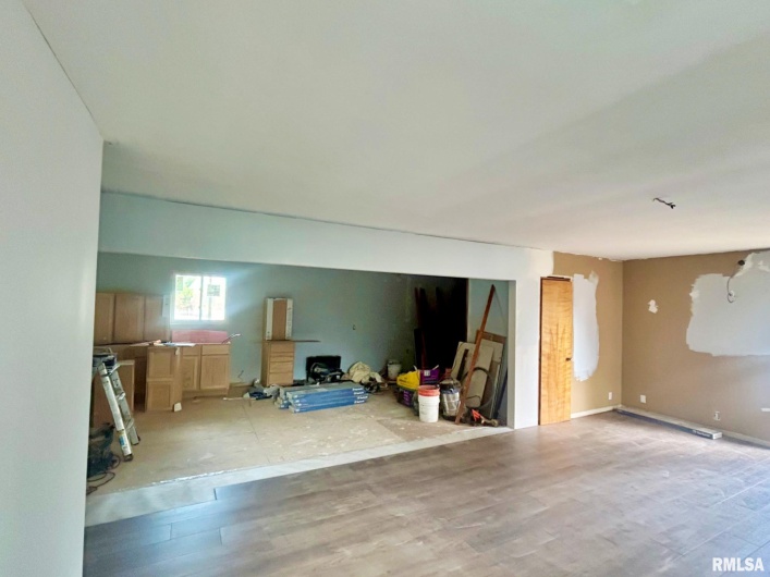 207 BAKER Drive, Metropolis, Illinois 62960, 2 Bedrooms Bedrooms, 0 ,2 BathroomsBathrooms,Residential,For Sale,BAKER,0,RMAEB460457