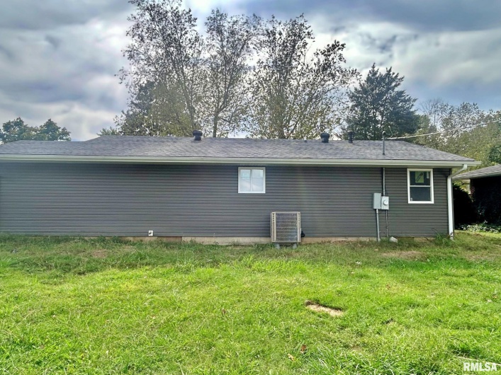 207 BAKER Drive, Metropolis, Illinois 62960, 2 Bedrooms Bedrooms, 0 ,2 BathroomsBathrooms,Residential,For Sale,BAKER,0,RMAEB460457