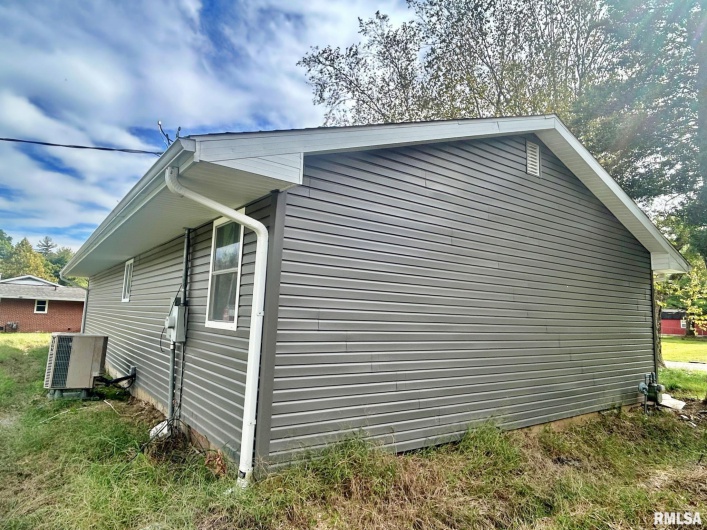 207 BAKER Drive, Metropolis, Illinois 62960, 2 Bedrooms Bedrooms, 0 ,2 BathroomsBathrooms,Residential,For Sale,BAKER,0,RMAEB460457