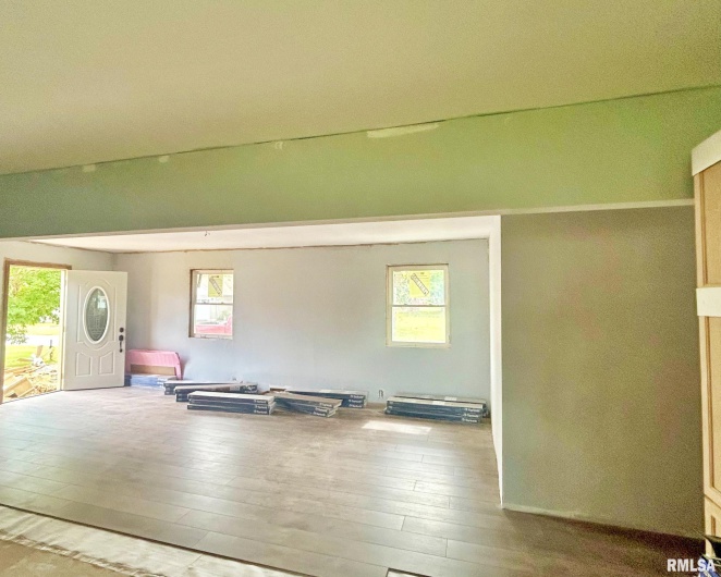 207 BAKER Drive, Metropolis, Illinois 62960, 2 Bedrooms Bedrooms, 0 ,2 BathroomsBathrooms,Residential,For Sale,BAKER,0,RMAEB460457