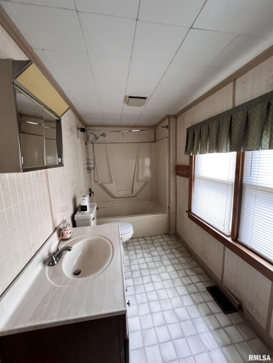 202 WILSON Street, Anna, Illinois 62906, 1 Bedroom Bedrooms, 0 ,1 BathroomBathrooms,Residential,For Sale,WILSON,0,RMAQC4265306