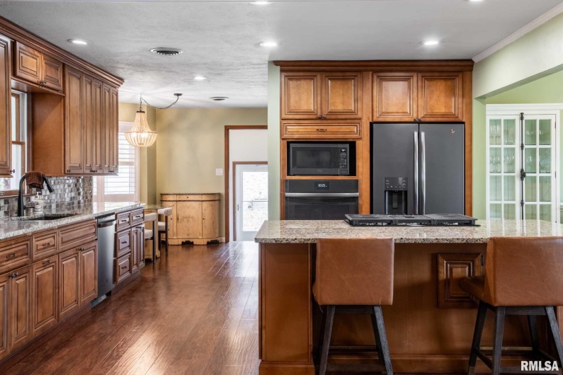 202 Dinah Lane, Marion, Illinois 62959, 3 Bedrooms Bedrooms, 0 ,2 BathroomsBathrooms,Residential,For Sale,Dinah,0,RMAQC4269361