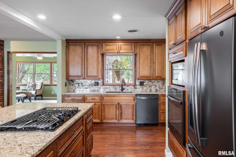 202 Dinah Lane, Marion, Illinois 62959, 3 Bedrooms Bedrooms, 0 ,2 BathroomsBathrooms,Residential,For Sale,Dinah,0,RMAQC4269361