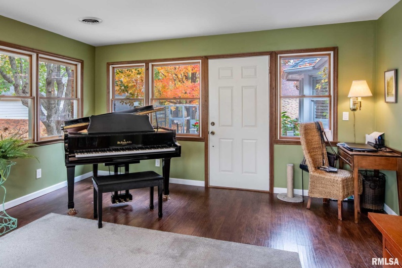 202 Dinah Lane, Marion, Illinois 62959, 3 Bedrooms Bedrooms, 0 ,2 BathroomsBathrooms,Residential,For Sale,Dinah,0,RMAQC4269361