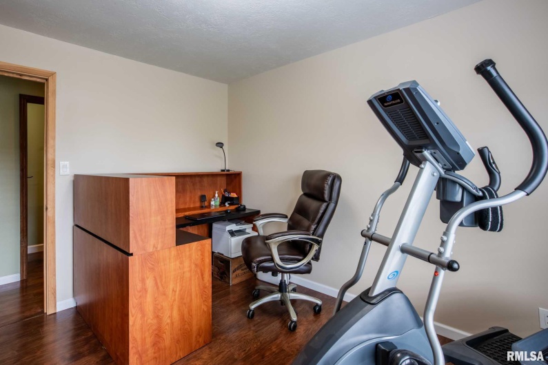 202 Dinah Lane, Marion, Illinois 62959, 3 Bedrooms Bedrooms, 0 ,2 BathroomsBathrooms,Residential,For Sale,Dinah,0,RMAQC4269361