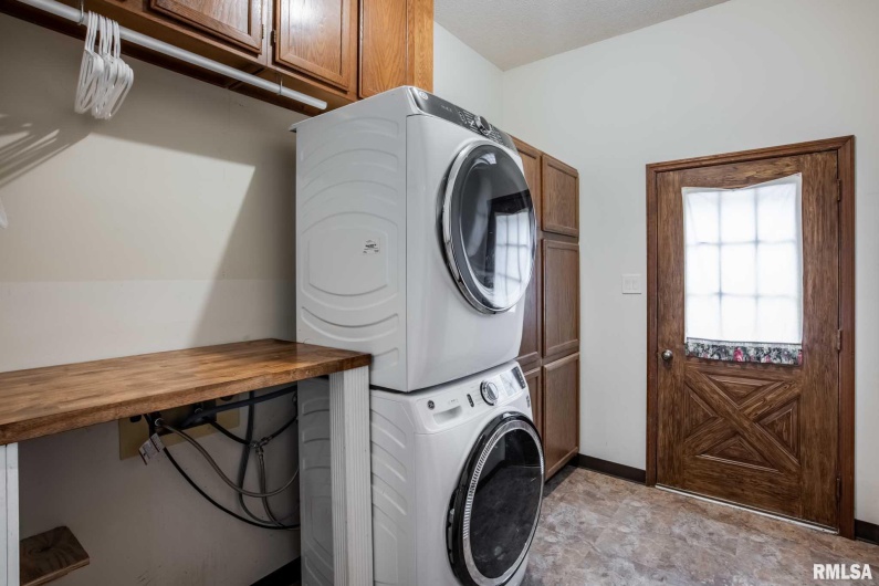 202 Dinah Lane, Marion, Illinois 62959, 3 Bedrooms Bedrooms, 0 ,2 BathroomsBathrooms,Residential,For Sale,Dinah,0,RMAQC4269361