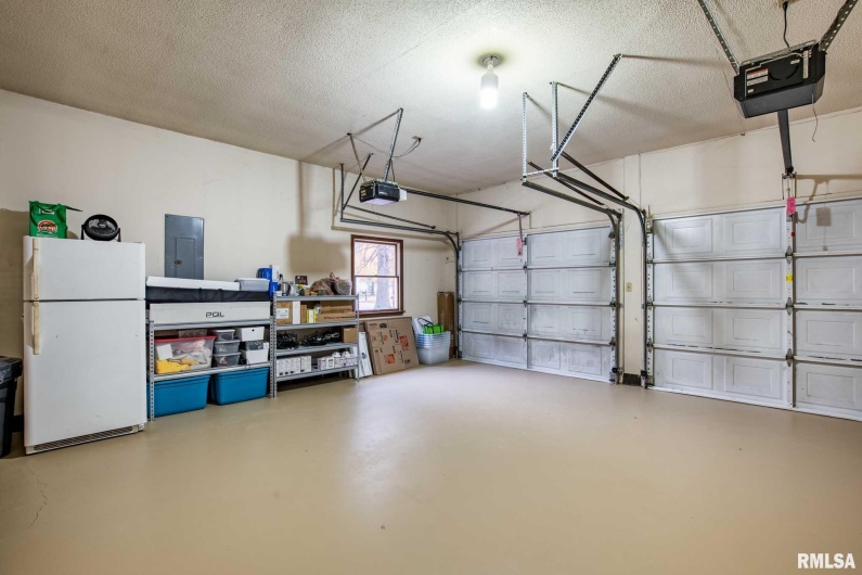 202 Dinah Lane, Marion, Illinois 62959, 3 Bedrooms Bedrooms, 0 ,2 BathroomsBathrooms,Residential,For Sale,Dinah,0,RMAQC4269361