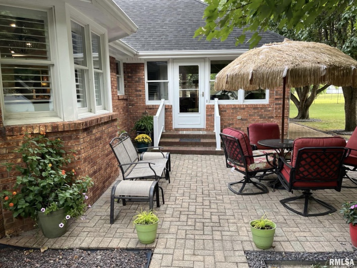 202 Dinah Lane, Marion, Illinois 62959, 3 Bedrooms Bedrooms, 0 ,2 BathroomsBathrooms,Residential,For Sale,Dinah,0,RMAQC4269361