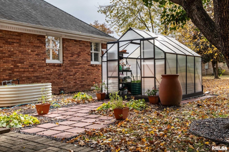 202 Dinah Lane, Marion, Illinois 62959, 3 Bedrooms Bedrooms, 0 ,2 BathroomsBathrooms,Residential,For Sale,Dinah,0,RMAQC4269361