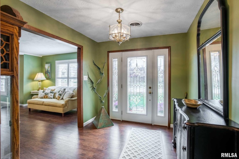 202 Dinah Lane, Marion, Illinois 62959, 3 Bedrooms Bedrooms, 0 ,2 BathroomsBathrooms,Residential,For Sale,Dinah,0,RMAQC4269361