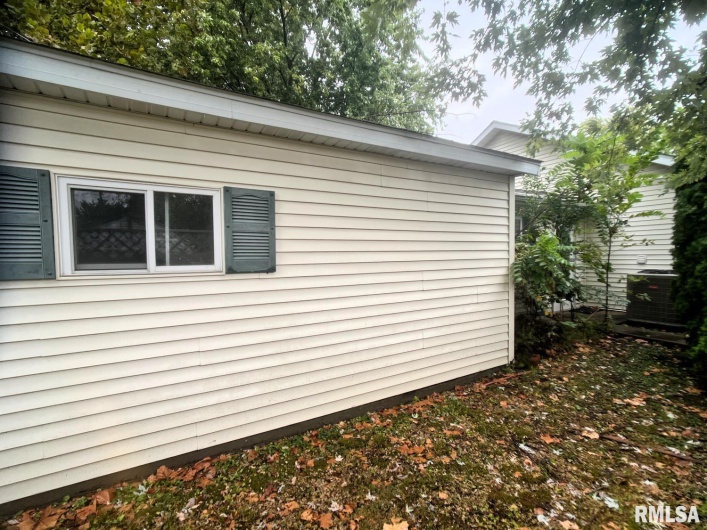 617 10TH Street, Herrin, Illinois 62948, 3 Bedrooms Bedrooms, 0 ,2 BathroomsBathrooms,Residential,For Sale,10TH,0,RMAEB460462