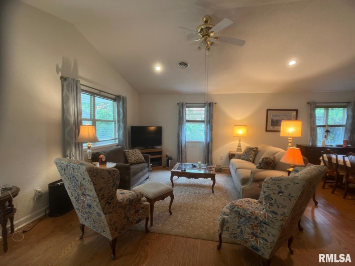 617 10TH Street, Herrin, Illinois 62948, 3 Bedrooms Bedrooms, 0 ,2 BathroomsBathrooms,Residential,For Sale,10TH,0,RMAEB460462