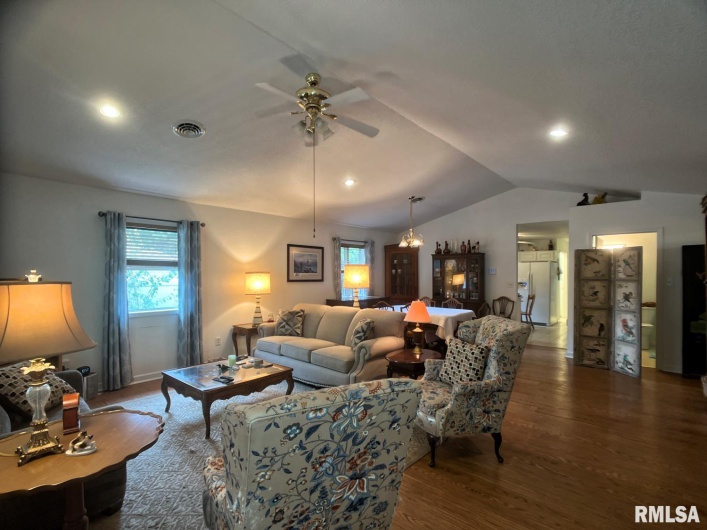 617 10TH Street, Herrin, Illinois 62948, 3 Bedrooms Bedrooms, 0 ,2 BathroomsBathrooms,Residential,For Sale,10TH,0,RMAEB460462