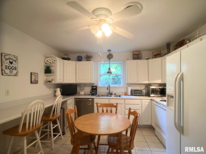 617 10TH Street, Herrin, Illinois 62948, 3 Bedrooms Bedrooms, 0 ,2 BathroomsBathrooms,Residential,For Sale,10TH,0,RMAEB460462