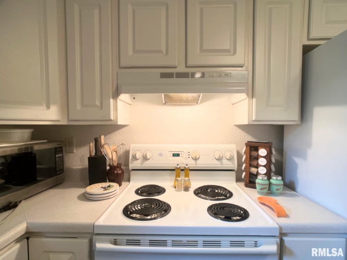 617 10TH Street, Herrin, Illinois 62948, 3 Bedrooms Bedrooms, 0 ,2 BathroomsBathrooms,Residential,For Sale,10TH,0,RMAEB460462