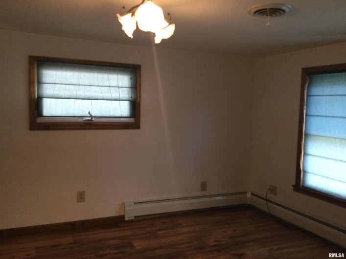 203 Whitlock Street, Jonesboro, Illinois 62952, 3 Bedrooms Bedrooms, 0 ,2 BathroomsBathrooms,Residential,For Sale,Whitlock,0,RMAQC4266986