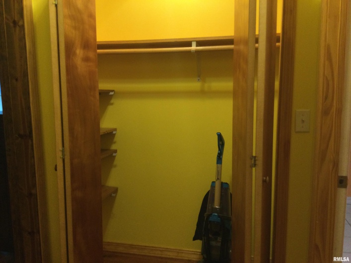 203 Whitlock Street, Jonesboro, Illinois 62952, 3 Bedrooms Bedrooms, 0 ,2 BathroomsBathrooms,Residential,For Sale,Whitlock,0,RMAQC4266986