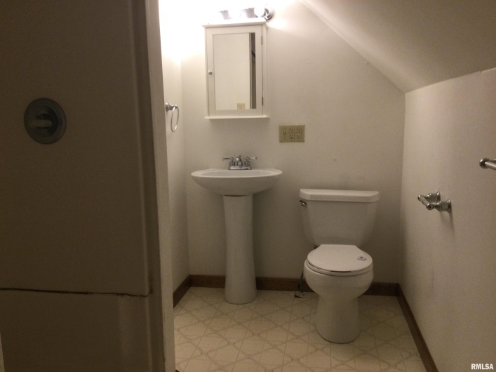 203 Whitlock Street, Jonesboro, Illinois 62952, 3 Bedrooms Bedrooms, 0 ,2 BathroomsBathrooms,Residential,For Sale,Whitlock,0,RMAQC4266986