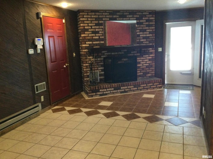 203 Whitlock Street, Jonesboro, Illinois 62952, 3 Bedrooms Bedrooms, 0 ,2 BathroomsBathrooms,Residential,For Sale,Whitlock,0,RMAQC4266986