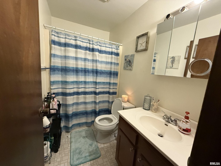 400 HESTER Street, Carbondale, Illinois 62901, 0 , 0 ,0,Residential Income,For Sale,HESTER,0,RMAEB460469