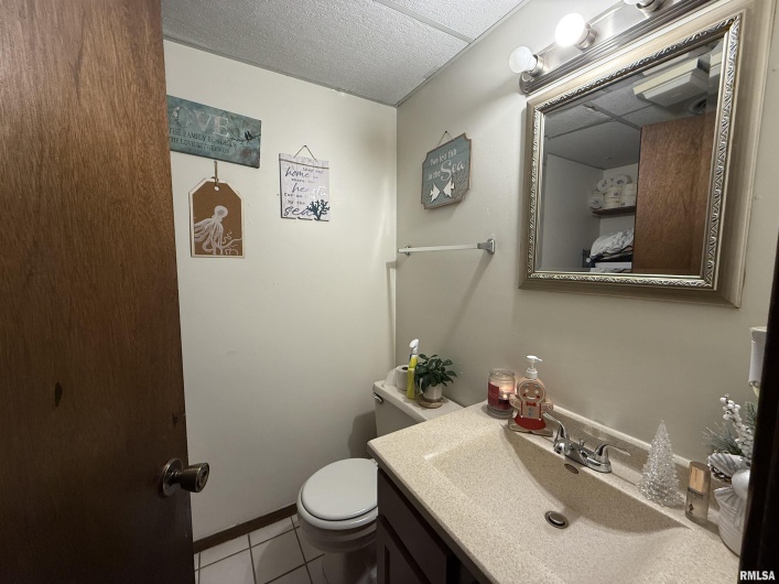 400 HESTER Street, Carbondale, Illinois 62901, 0 , 0 ,0,Residential Income,For Sale,HESTER,0,RMAEB460469